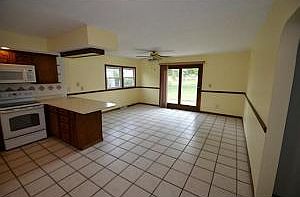 5th image of 418 Sunset Dr NE