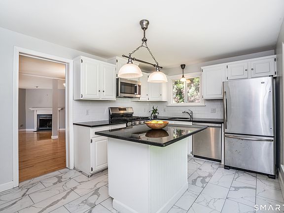 4th image of 328 Tunxis Road