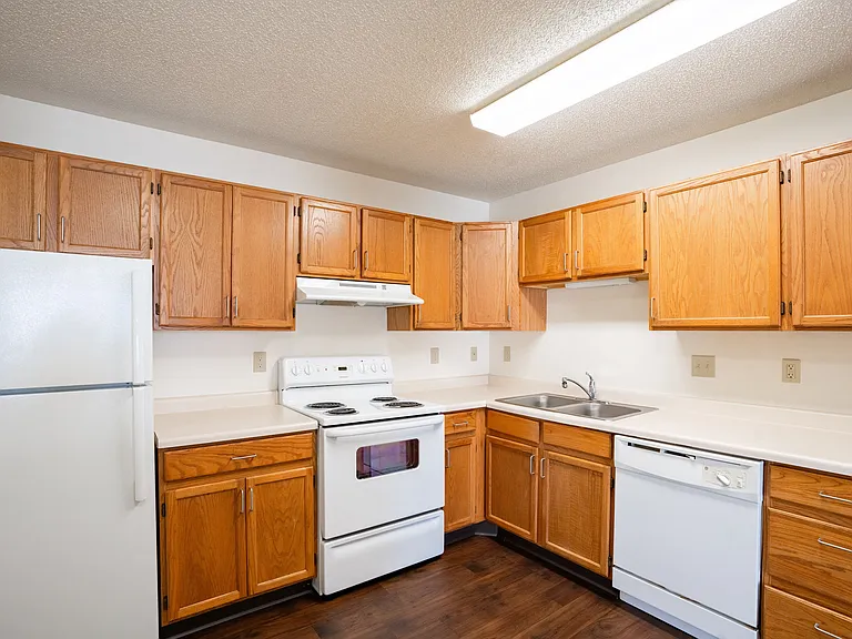 Fargo, ND Carlton Place Apartments | 21C | Kitchen