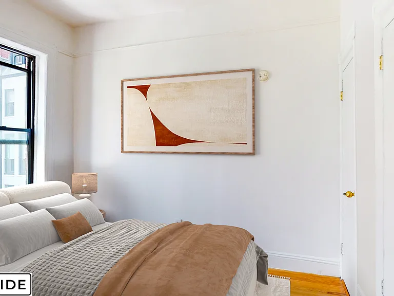 1043 Lexington Ave #4R — Photo 2