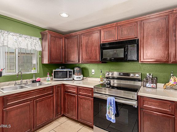 3rd image of 115 E BROOKE Place