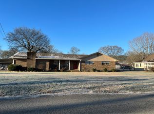 317 Pikeville Ave, Graysville, TN 37338
