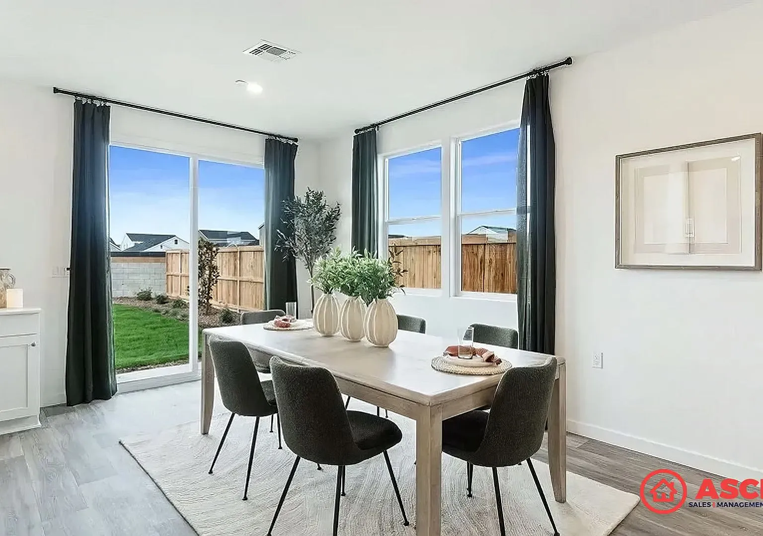Smart 5-Bedroom Home with Solar + Tesla Powerwall in Gossamer Grove Low electricity cost! — Photo 4