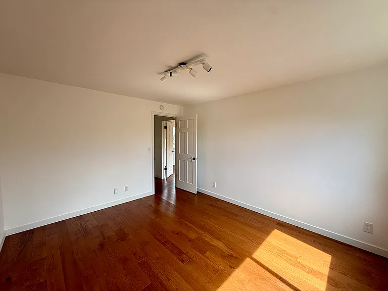 17417 SE 46th Pl — Photo 31