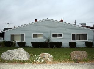 106 W Valley View Dr, Lakemoor, IL 60051