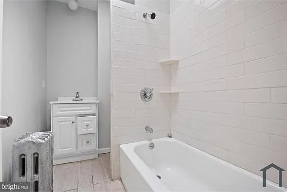 5749 Catharine St — Photo 17