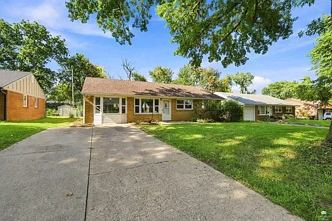 4 bed, 1312 sqft, $2,200 — Photo 2