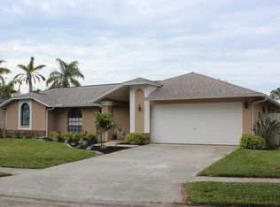 1719 Sand Hollow Ln, Palm Harbor, FL 34683