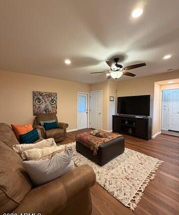 5th image of 111 S GREENFIELD Road #641