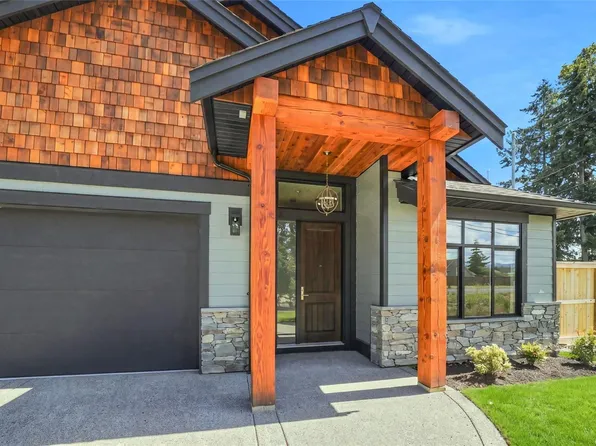 858 Wembley Rd, Parksville, BC V9P 2W9