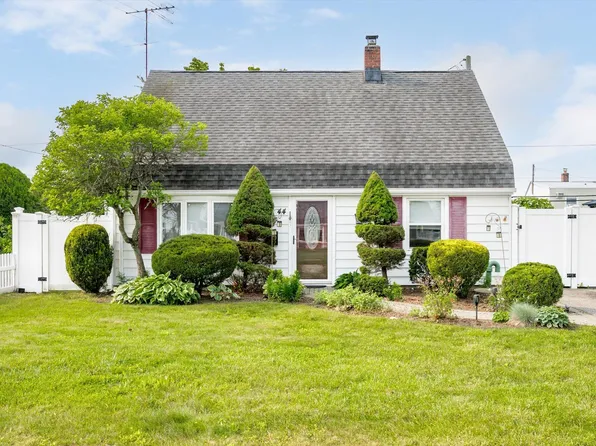 44 Needle Lane, Levittown, NY 11756