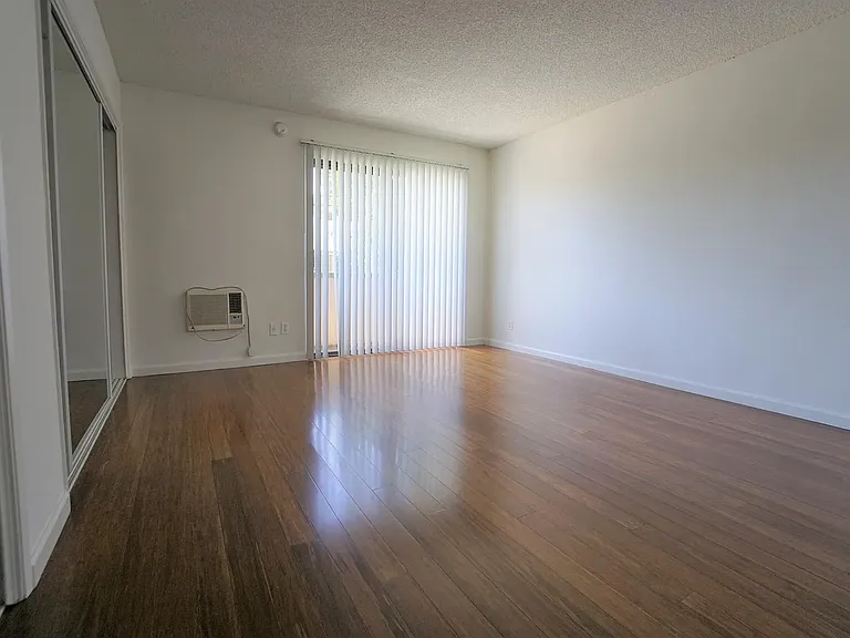 1320 N Citrus Ave #101 — Photo 4