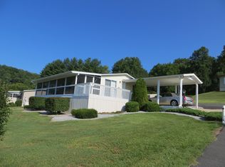 124 Pastureview Dr, Franklin, NC 28734