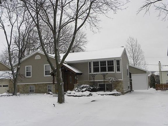 2nd image of 227 Ironwood Dr