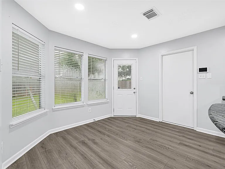 15019 Dunster Ln — Photo 7