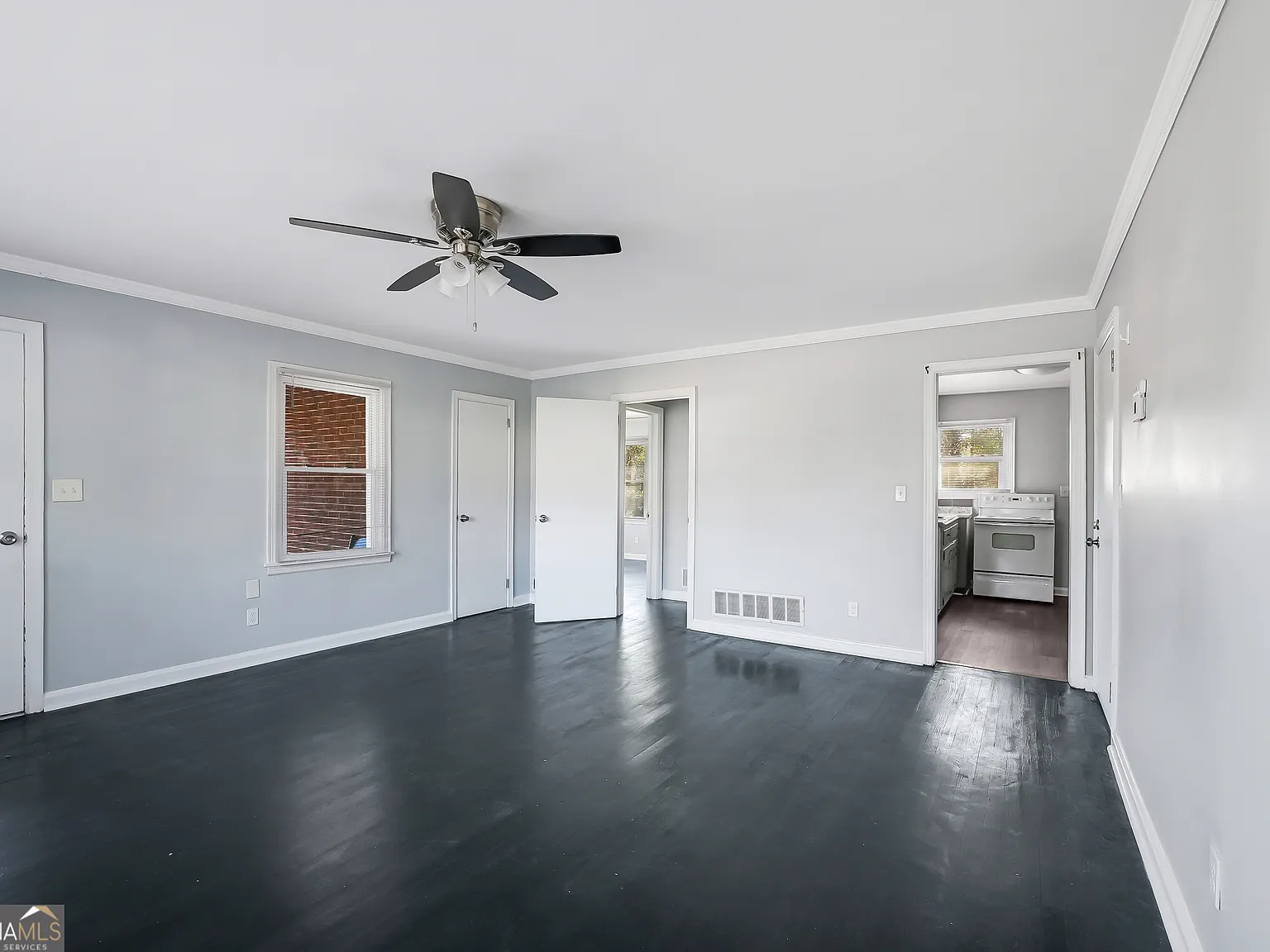 1 bed, 1.0 bath, $1,100 — Photo 3