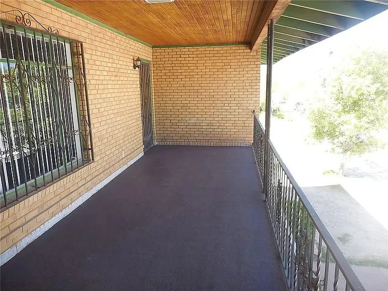 814 W Yandell Dr — Photo 5