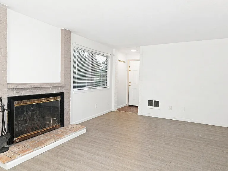 13960 SE 173rd Pl #2 — Photo 2