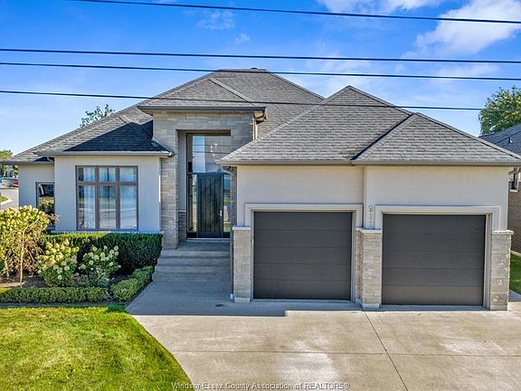 2nd image of 211 Robson Rd