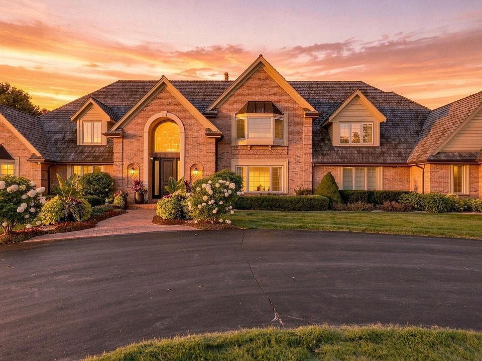1st image of 9648 N Columbia DRIVE