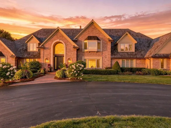 9648 N Columbia DRIVE, Mequon, WI 53092