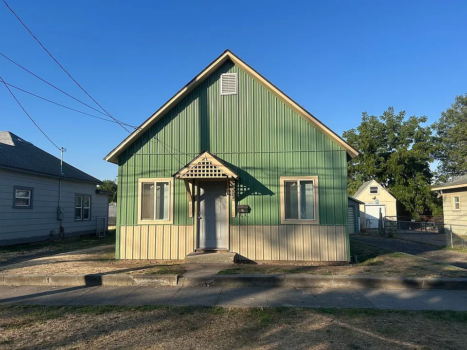 323 SW 16th St