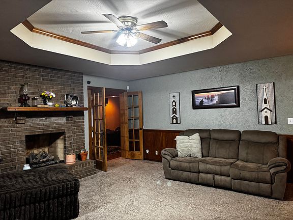 5th image of 908 Domino Court