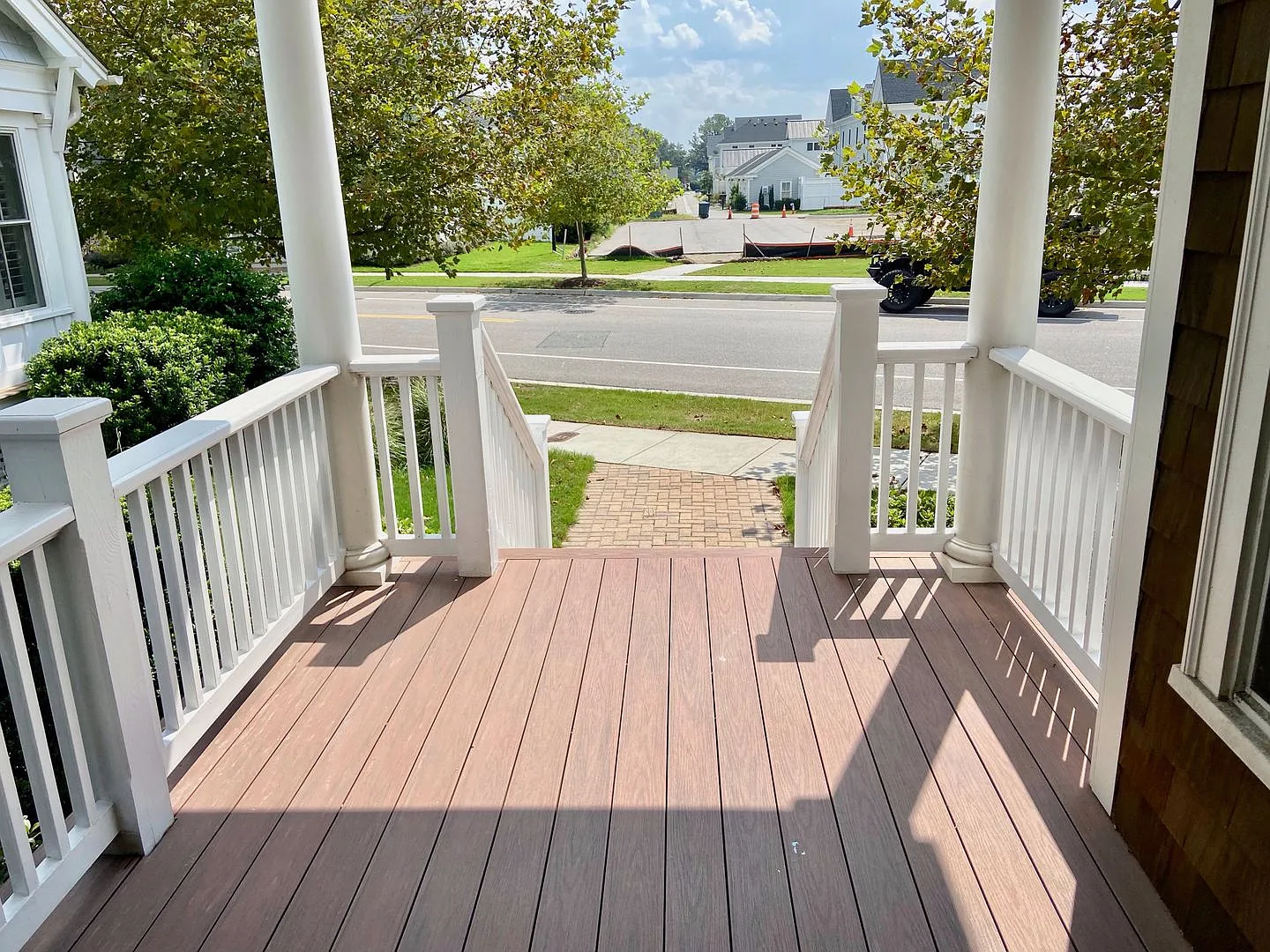 Gorgeous 4BD/3.5BA Coastal Cottage in East Beach- Full Guest House above Garage/ Blocks to the Be... — Photo 3