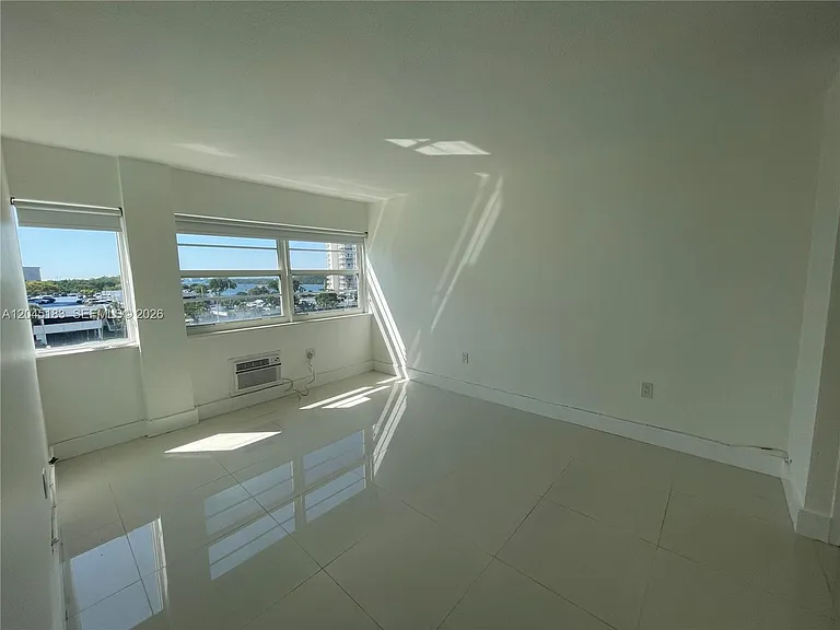 220 Kings Point Dr #502 — Photo 5