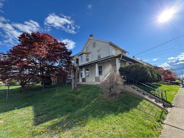 2214 Main St