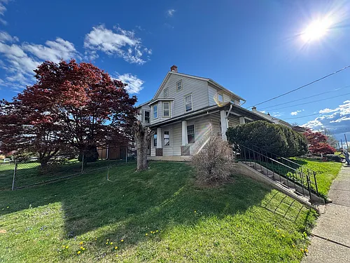 2214 Main St Photo 1
