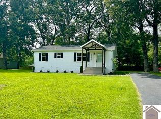 1006 Oak Grove Cir, Benton, KY 42025