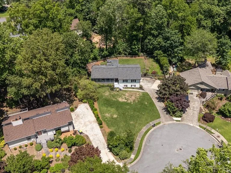 2795 Bentwood Dr — Photo 31