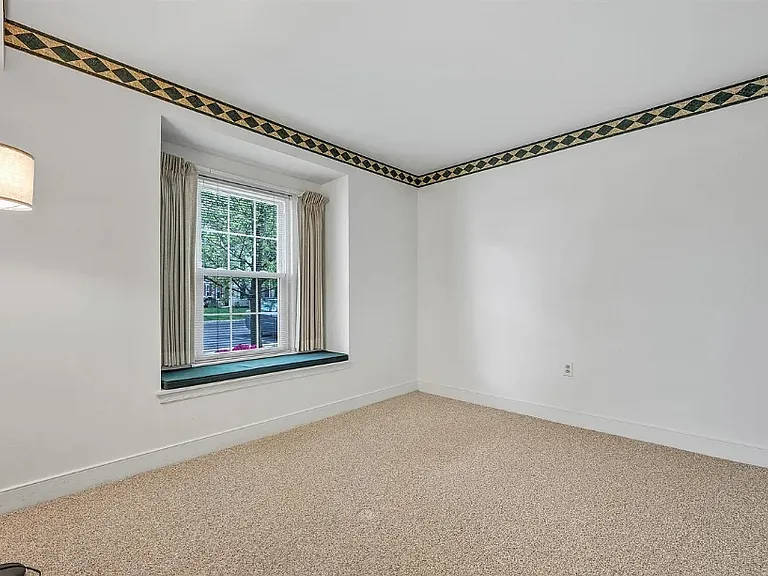 105 Valley Greene Cir #105 — Photo 4