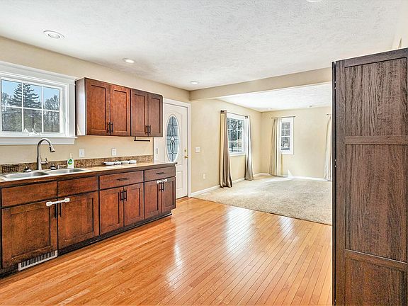 4th image of 2838 Virginia Ave