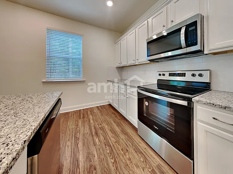 574 Slew Dr — Photo 4