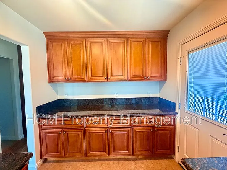 922 W 25th St #1 — Photo 8