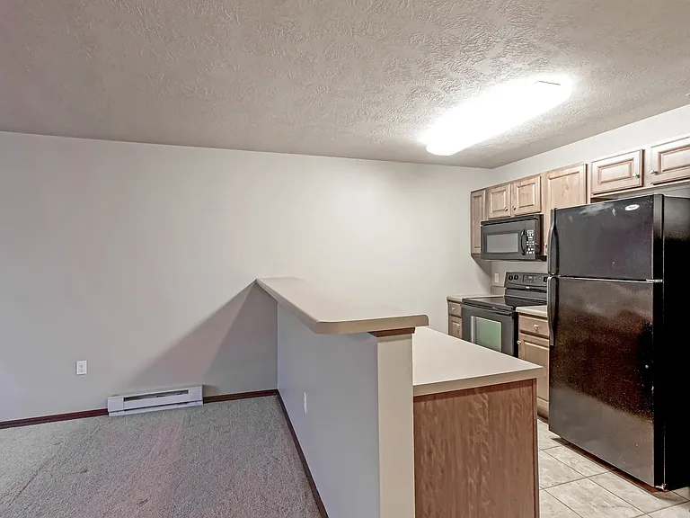 Auburn Manor Apartments — Photo 14