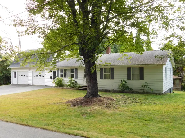 145 High Street, Dexter, ME 04930