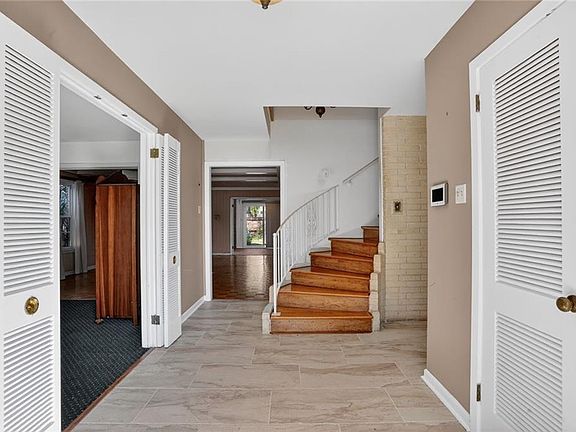 4th image of 2237 Oriole St