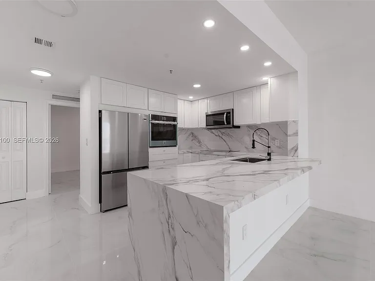 7914 Harbor Island Dr #106 — Photo 22