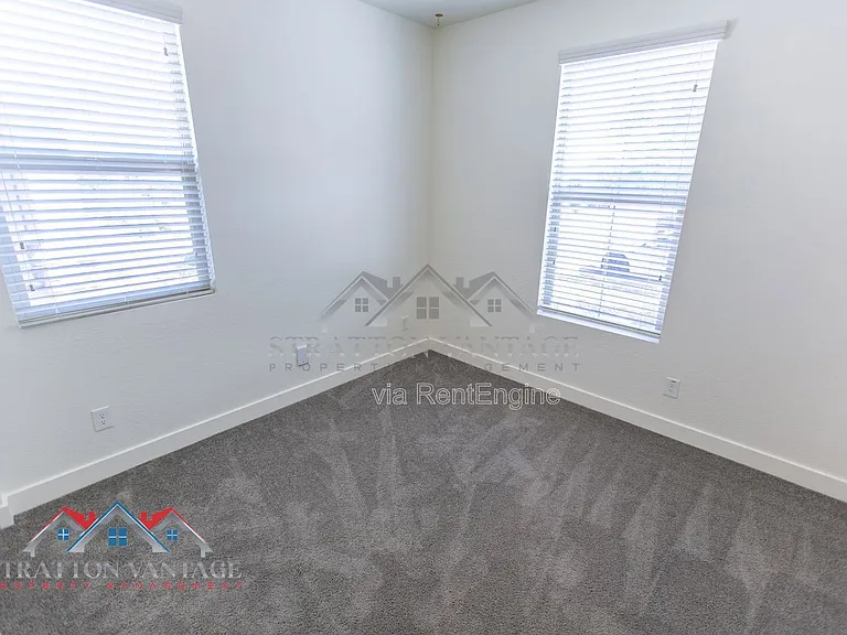16264 W Canterbury Dr — Photo 8