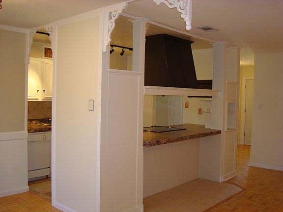 5th image of 727 Circle Cove Dr