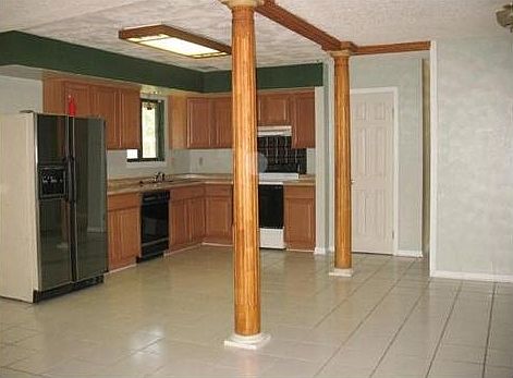 4th image of 4061 Foxwood Dr