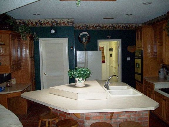 5th image of 1011 Cedar Ave
