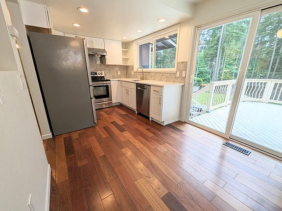 Updated kitchen appliances