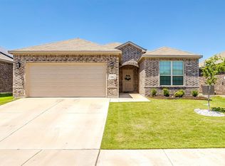 324 Emerald Creek Dr, Fort Worth, TX 76131