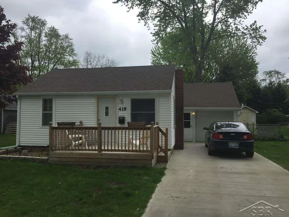 419 S Line St, Chesaning, MI 48616