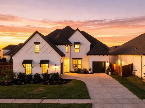 700 Colt Dr, Aubrey, TX 76227