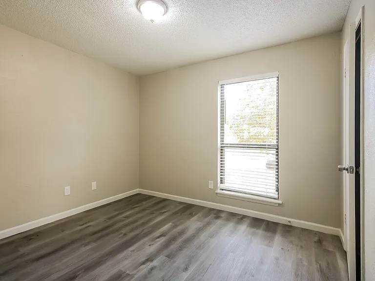 933 Lemontree Dr — Photo 16